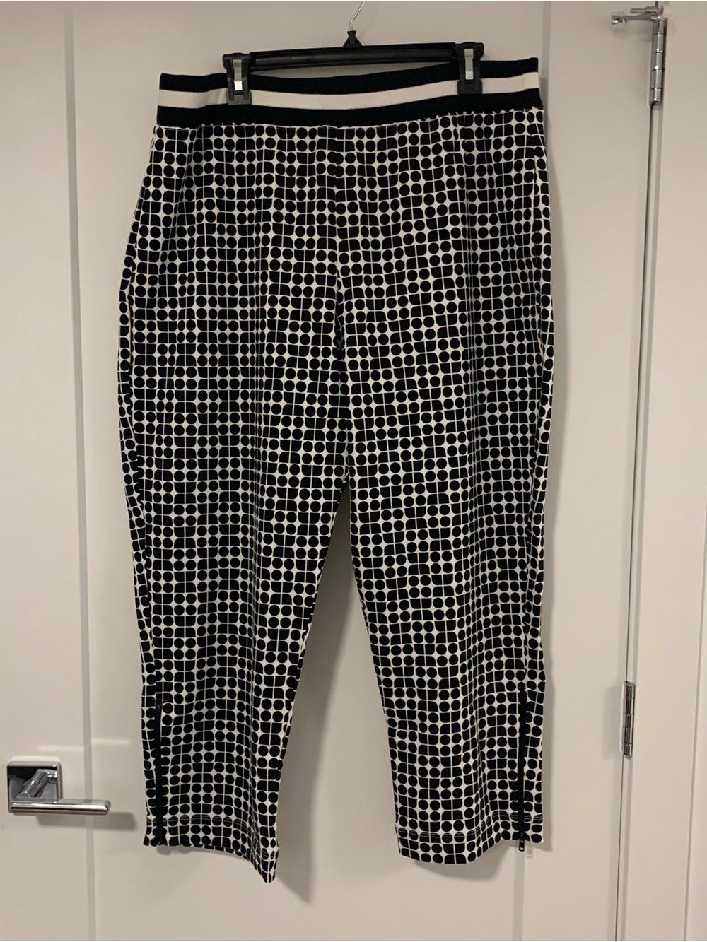 Kate Spade Women’s Black & White Geometric Stretch Pants